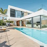 Campanario Front Golf Pool Jacuzzi Вілла